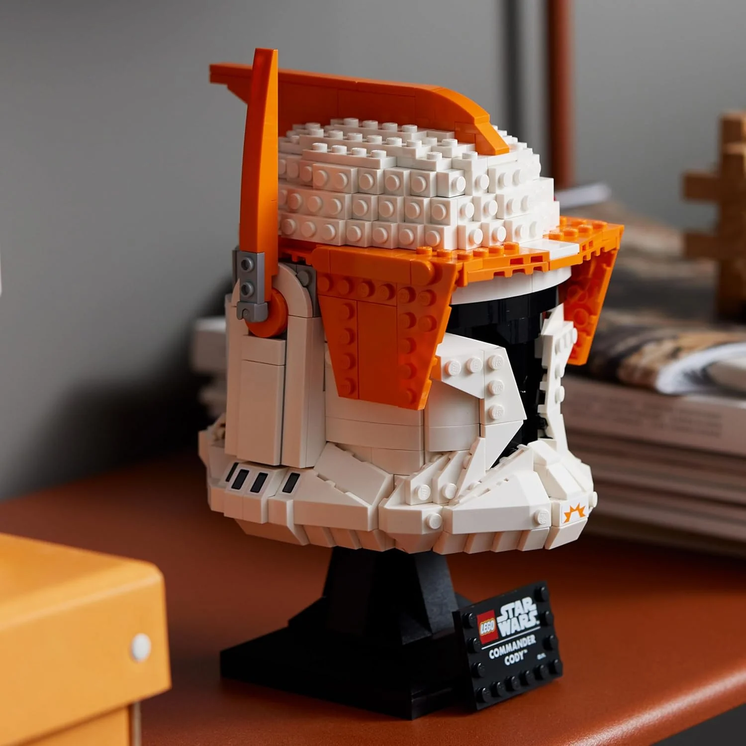 LEGO Star Wars Clone Commander Cody Helmet 75350 - Image 2