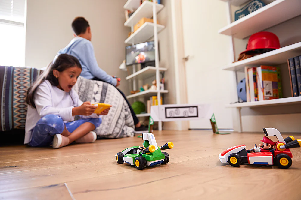 Mario Kart Live: Home Circuit - Luigi Set - Image 4