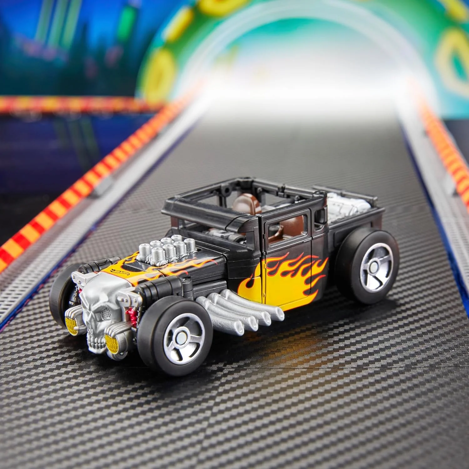 Transformers Collaborative Hot Wheels Bone Shaker - Image 4
