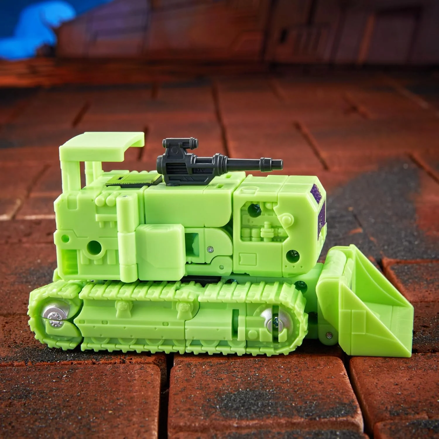 Transformers Studio Series Deluxe Class Transformers: The Movie Bonecrusher Action Figure - Image 10
